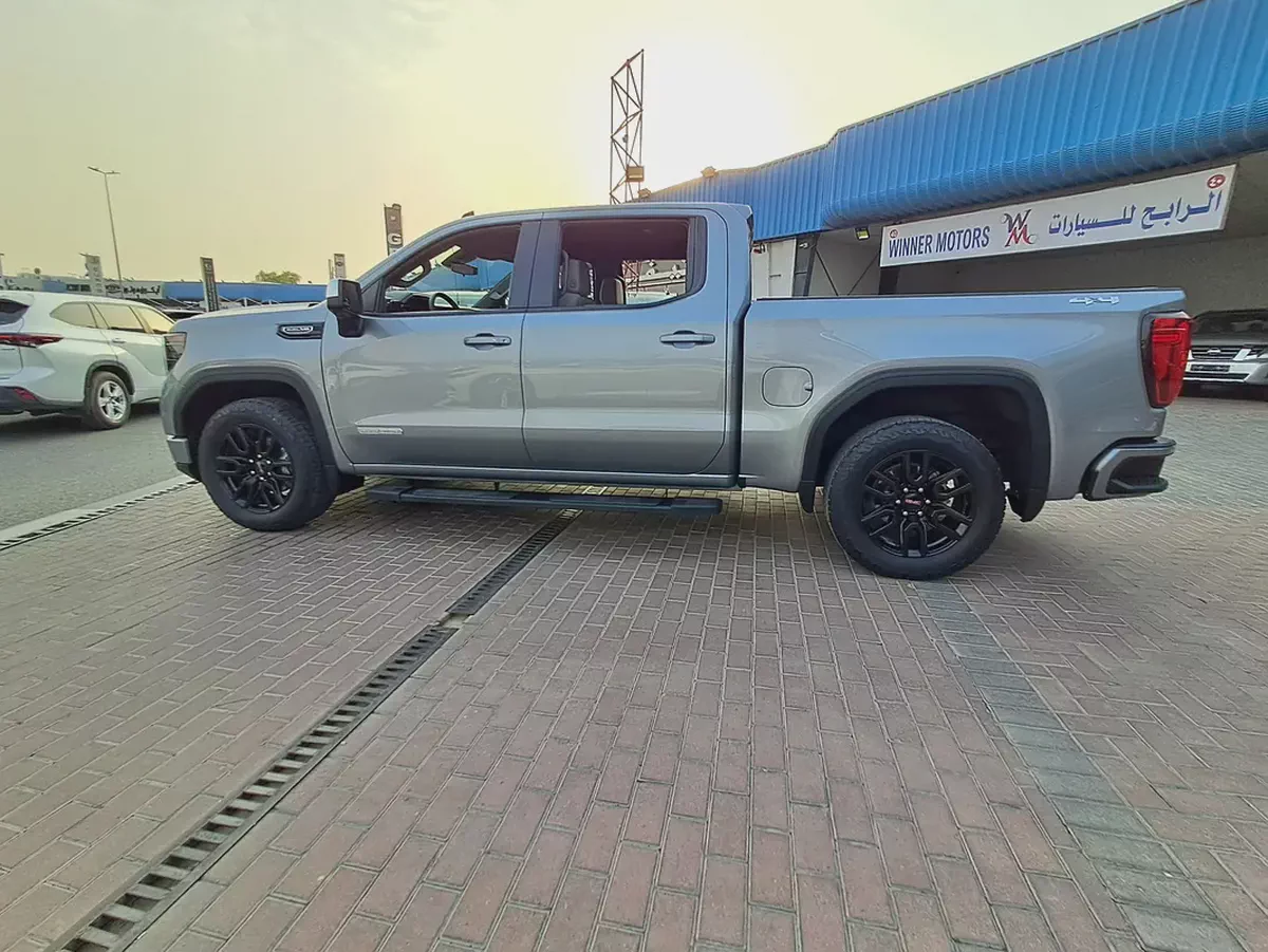 GMC Sierra Elevation | GCC Specs Accident Free Under Warranty Very Well Maintained-6-6