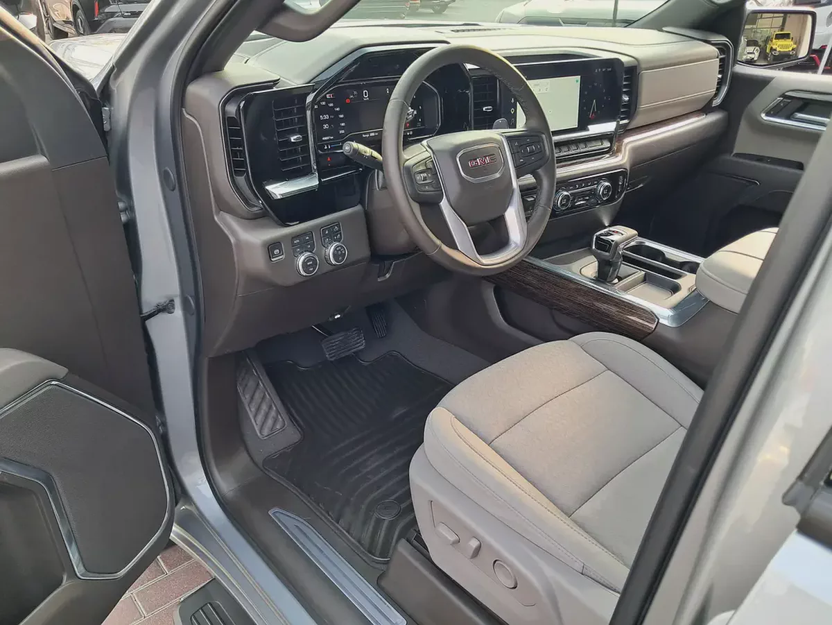 GMC Sierra Elevation | GCC Specs Accident Free Under Warranty Very Well Maintained-8-8