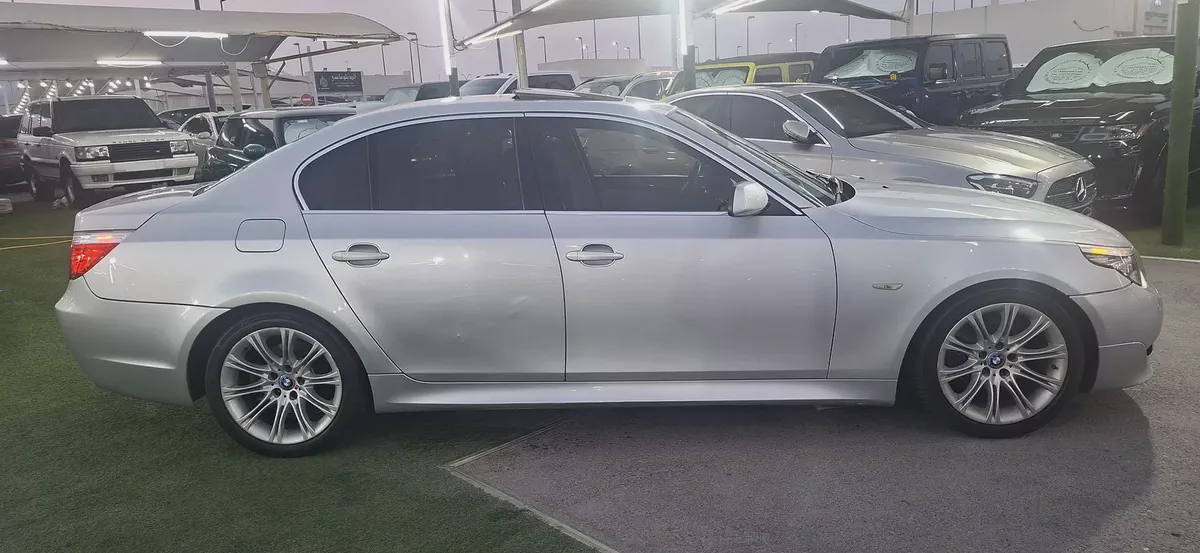 BMW 5-Series 523i 2010 | GCC Specs super clean car with M KIT-1-1