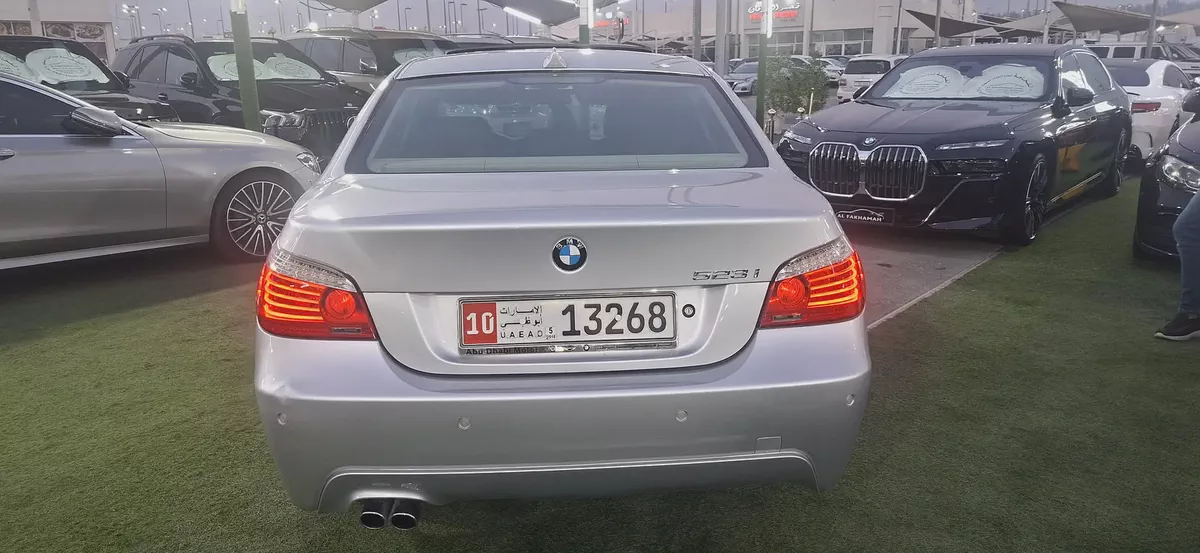BMW 5-Series 523i 2010 | GCC Specs super clean car with M KIT-2-2