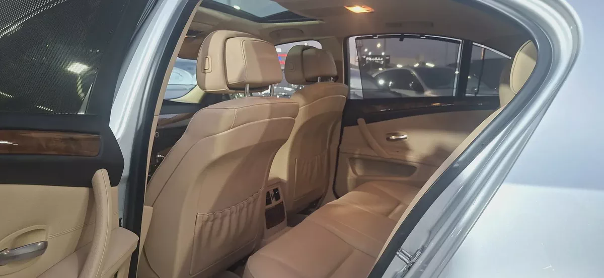 BMW 5-Series 523i 2010 | GCC Specs super clean car with M KIT-8-8