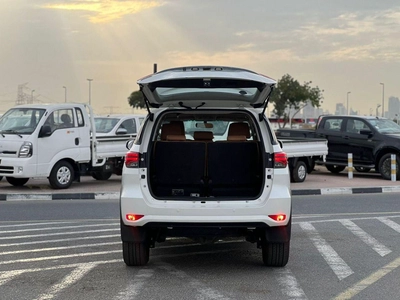 Toyota Fortuner 2019 Toyota Fortuner EXR 2.7L V4 -AWD 4x4 GCC - Rear CAM & Sensor - Cruise Control-6