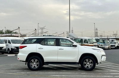 Toyota Fortuner 2019 Toyota Fortuner EXR 2.7L V4 -AWD 4x4 GCC - Rear CAM & Sensor - Cruise Control-8