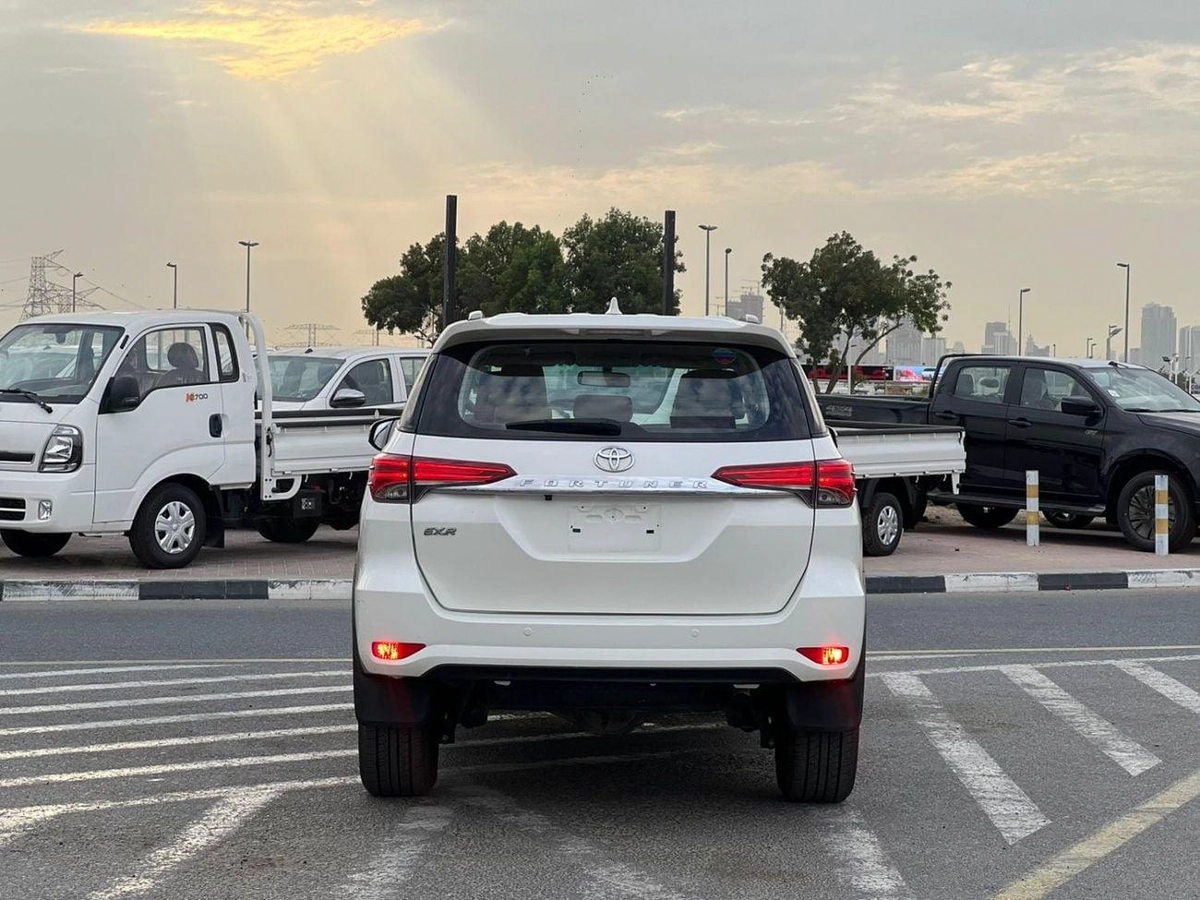 Toyota Fortuner 2019 Toyota Fortuner EXR 2.7L V4 -AWD 4x4 GCC - Rear CAM & Sensor - Cruise Control-5-0