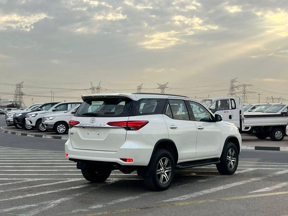 Toyota Fortuner 2019 Toyota Fortuner EXR 2.7L V4 -AWD 4x4 GCC - Rear CAM & Sensor - Cruise Control-7-0