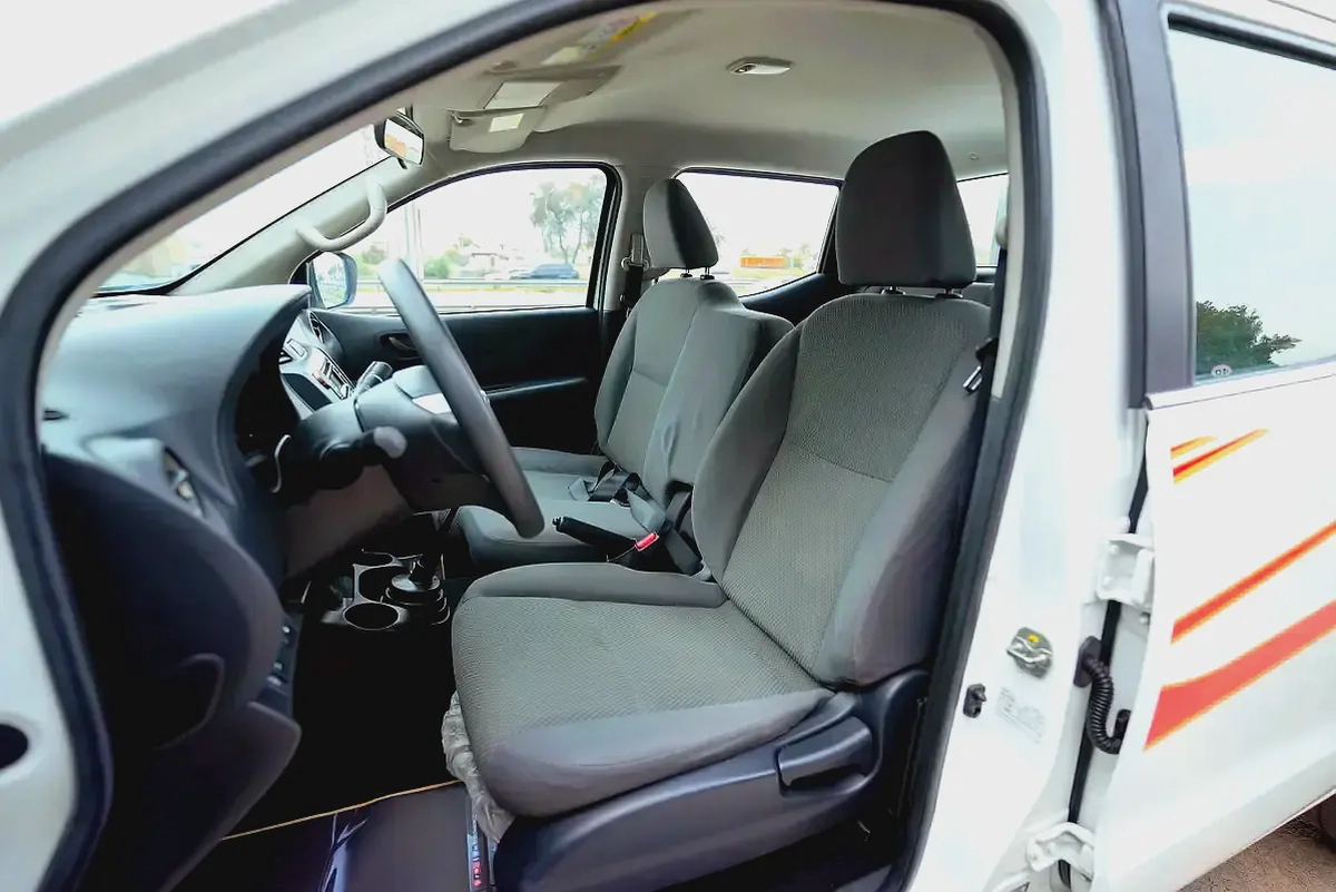 Navara | Double Cabin SE 4X2 | Manual | GCC Specs | Ref#N73209-7-7