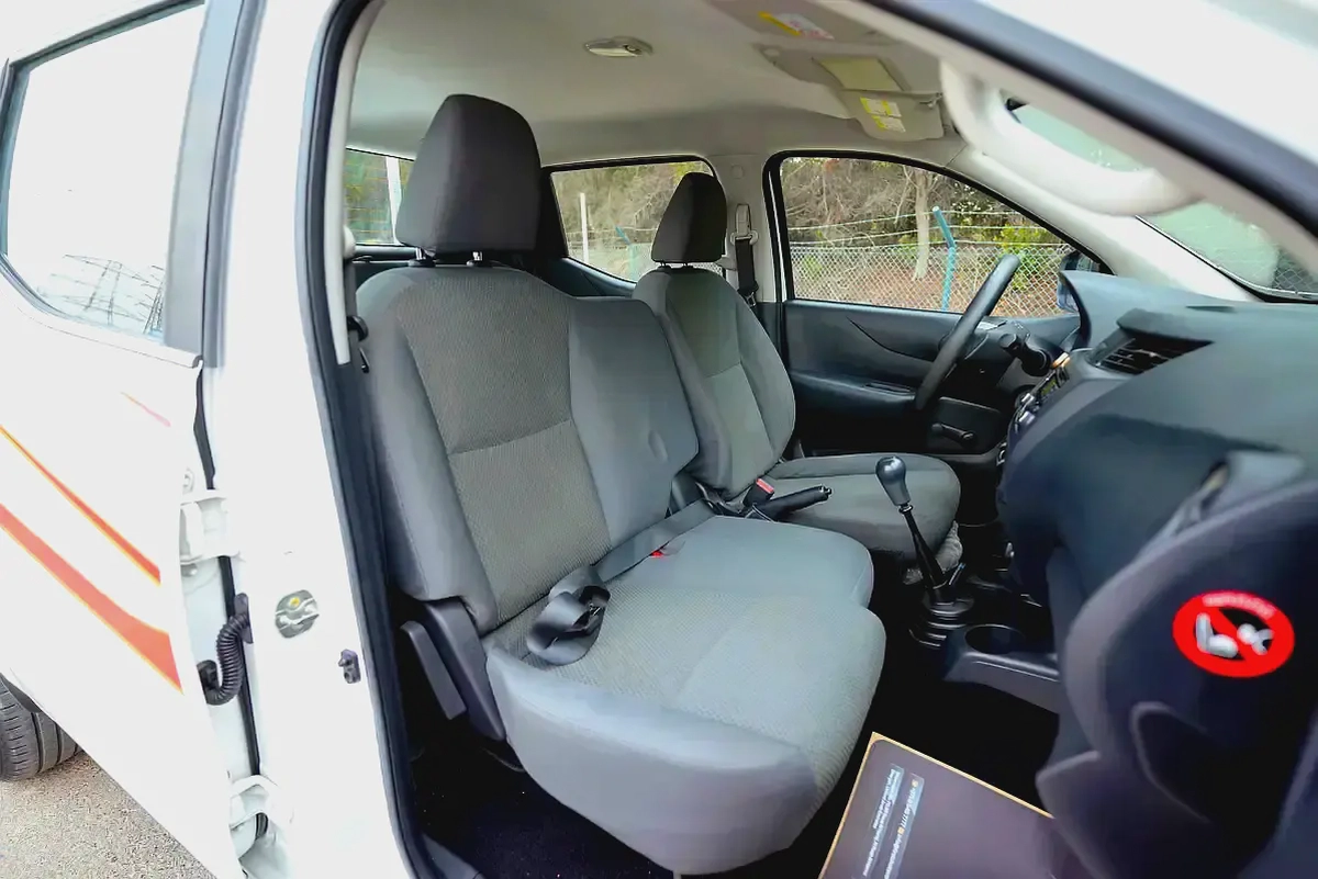 Navara | Double Cabin SE 4X2 | Manual | GCC Specs | Ref#N73209-8-8
