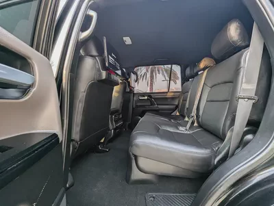 GCC  Toyota Land Cruiser 2019 VXR | 2026 Facelift | GCC Specs | 51,000 KM Excellent Condition-12