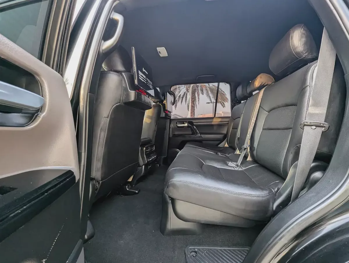 GCC  Toyota Land Cruiser 2019 VXR | 2026 Facelift | GCC Specs | 51,000 KM Excellent Condition-12-12