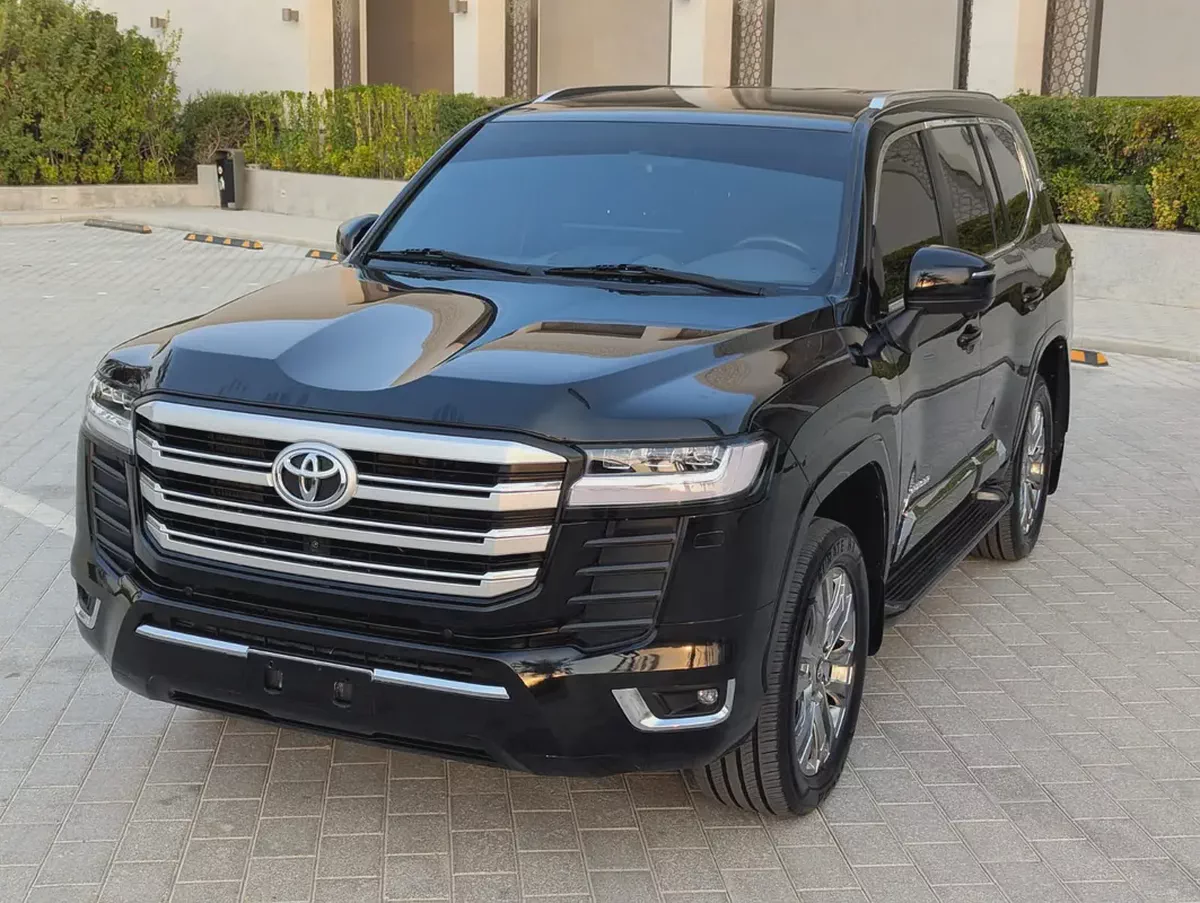 GCC  Toyota Land Cruiser 2019 VXR | 2026 Facelift | GCC Specs | 51,000 KM Excellent Condition-1-1