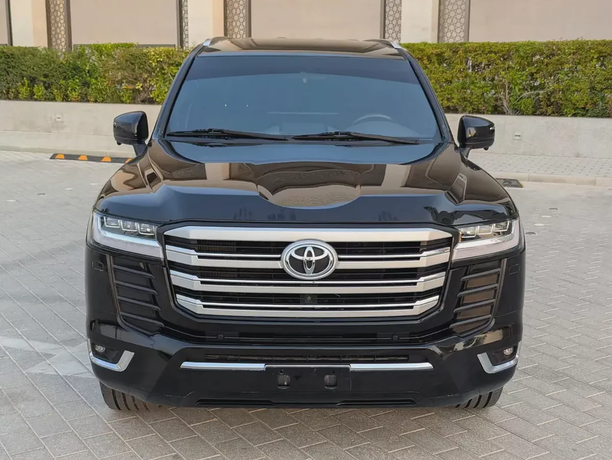 GCC  Toyota Land Cruiser 2019 VXR | 2026 Facelift | GCC Specs | 51,000 KM Excellent Condition-2-2