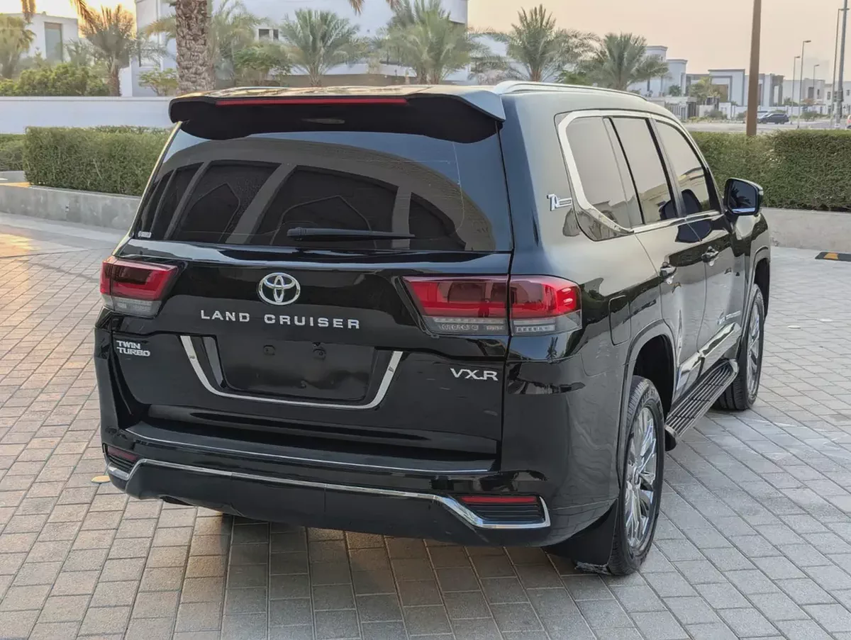 GCC  Toyota Land Cruiser 2019 VXR | 2026 Facelift | GCC Specs | 51,000 KM Excellent Condition-5-5