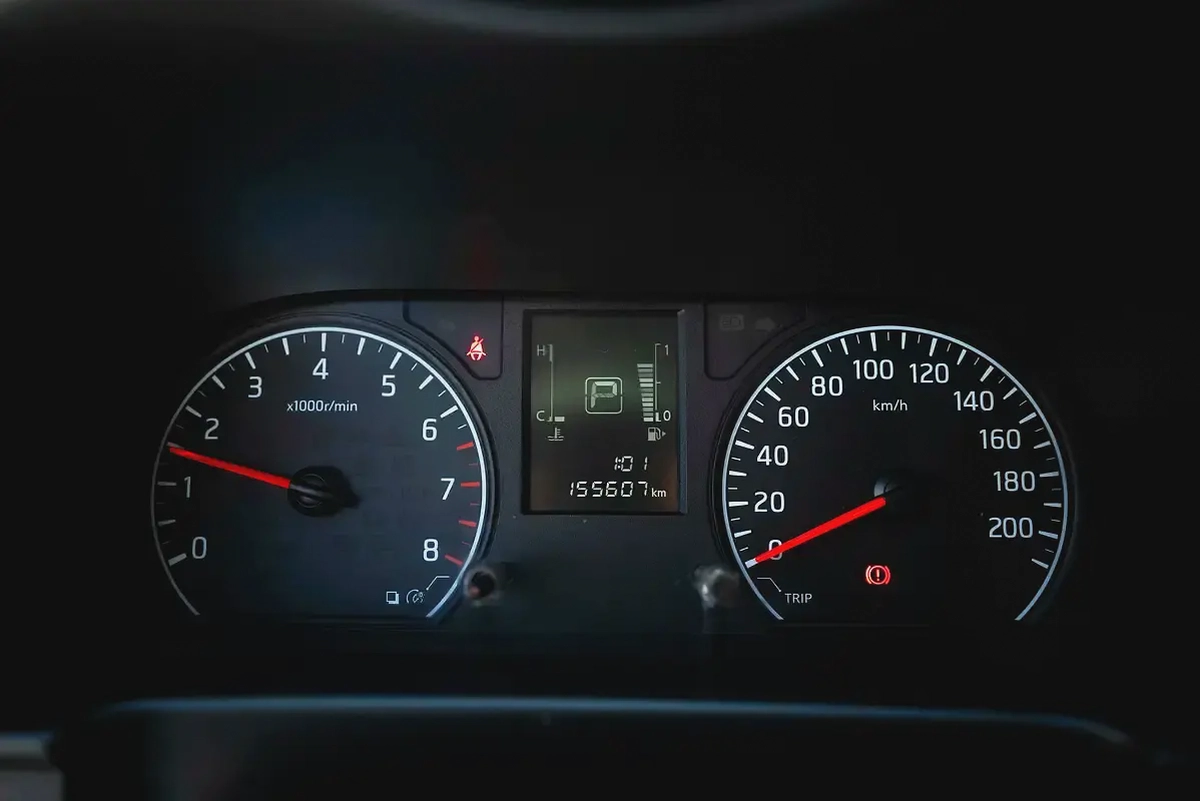 High-Roof 13-Seater Passenger Van | Automatic | GCC Specs | Ref#N85175-14-14