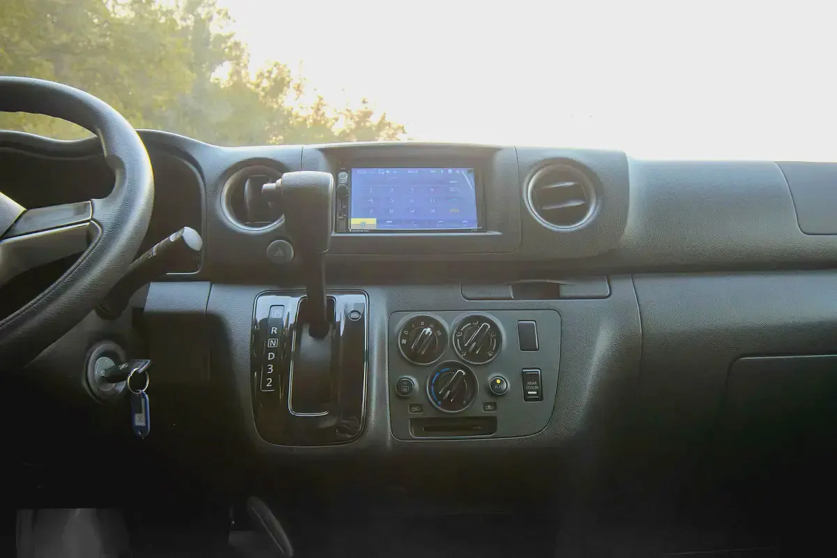 High-Roof 13-Seater Passenger Van | Automatic | GCC Specs | Ref#N85175-15-15