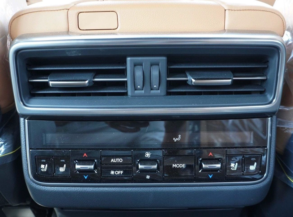 Lexus LX600 SIGNATURE-13-0