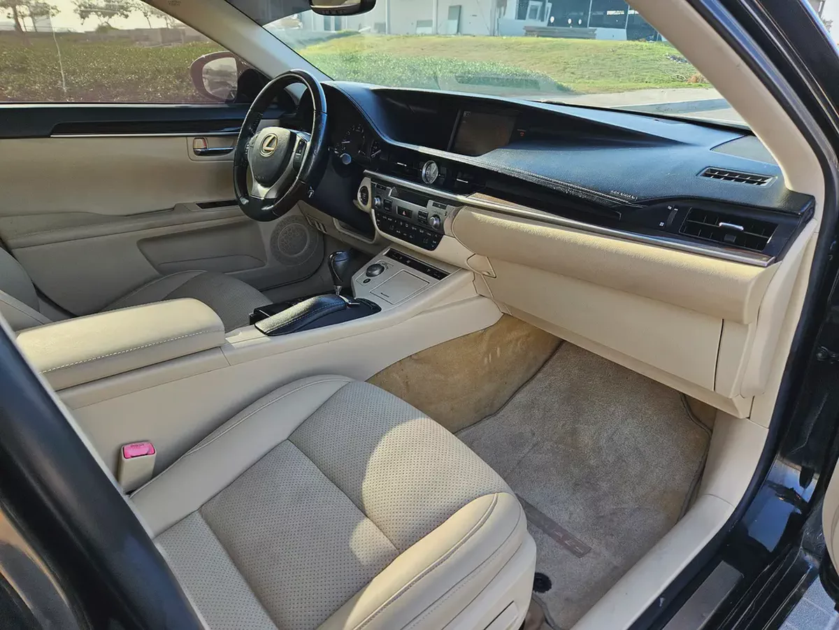 Lexus Es 350 2013 US Specs Very Neat and Clean Premium Condition Wifh Low KM Perfect Luxury Sedan-9-9