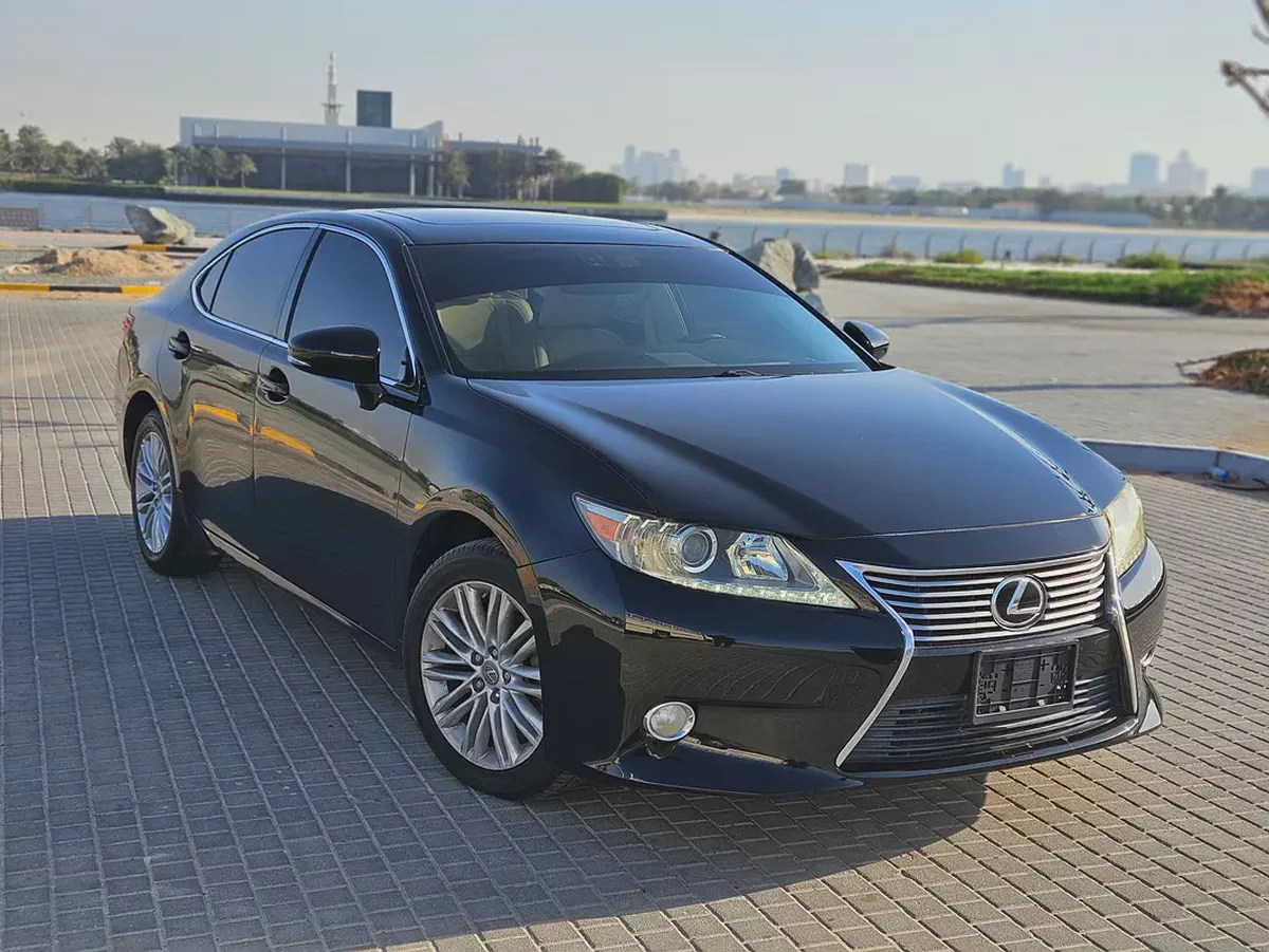 Lexus Es 350 2013 US Specs Very Neat and Clean Premium Condition Wifh Low KM Perfect Luxury Sedan-1-1