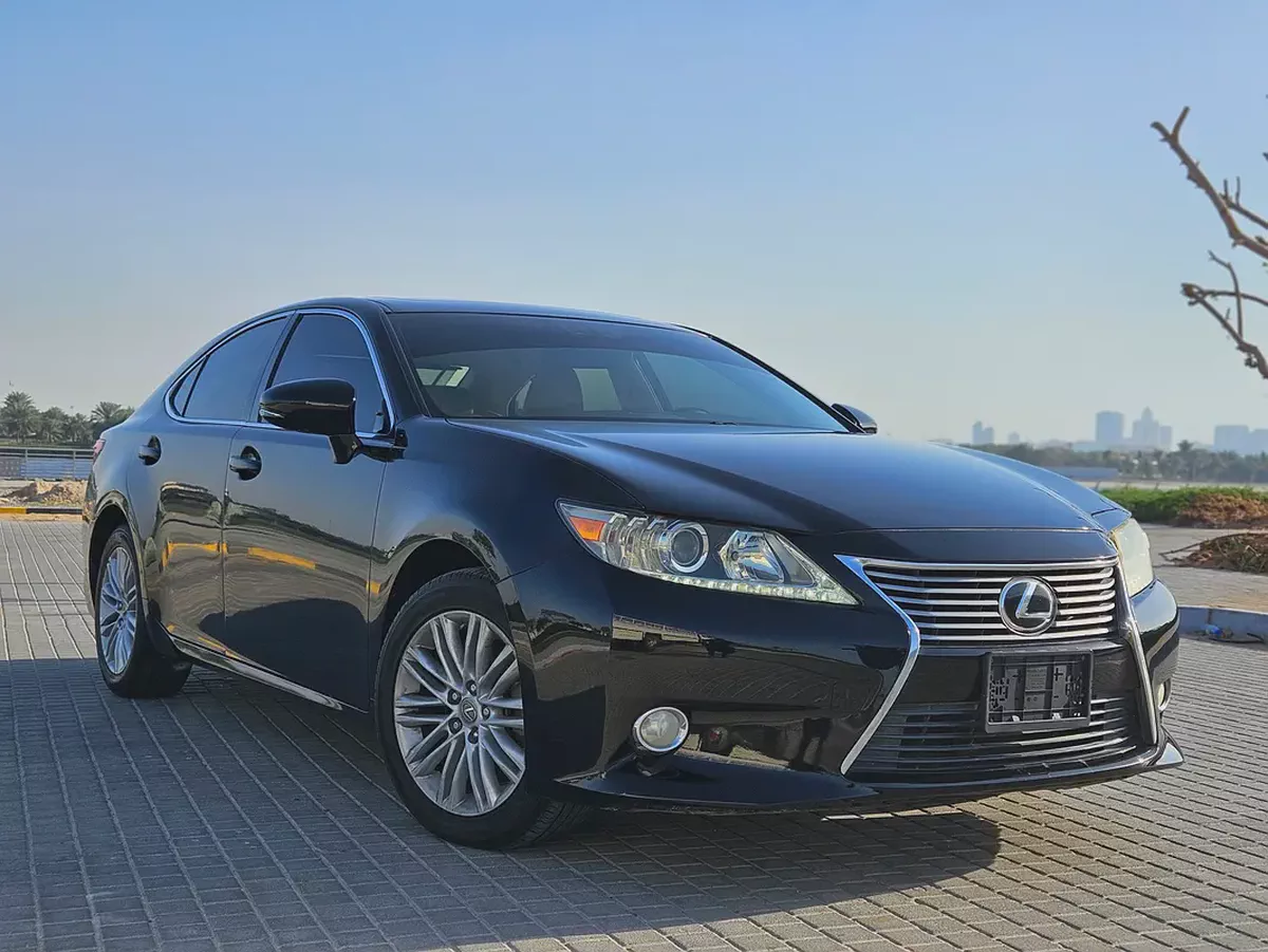 Lexus Es 350 2013 US Specs Very Neat and Clean Premium Condition Wifh Low KM Perfect Luxury Sedan-2-2