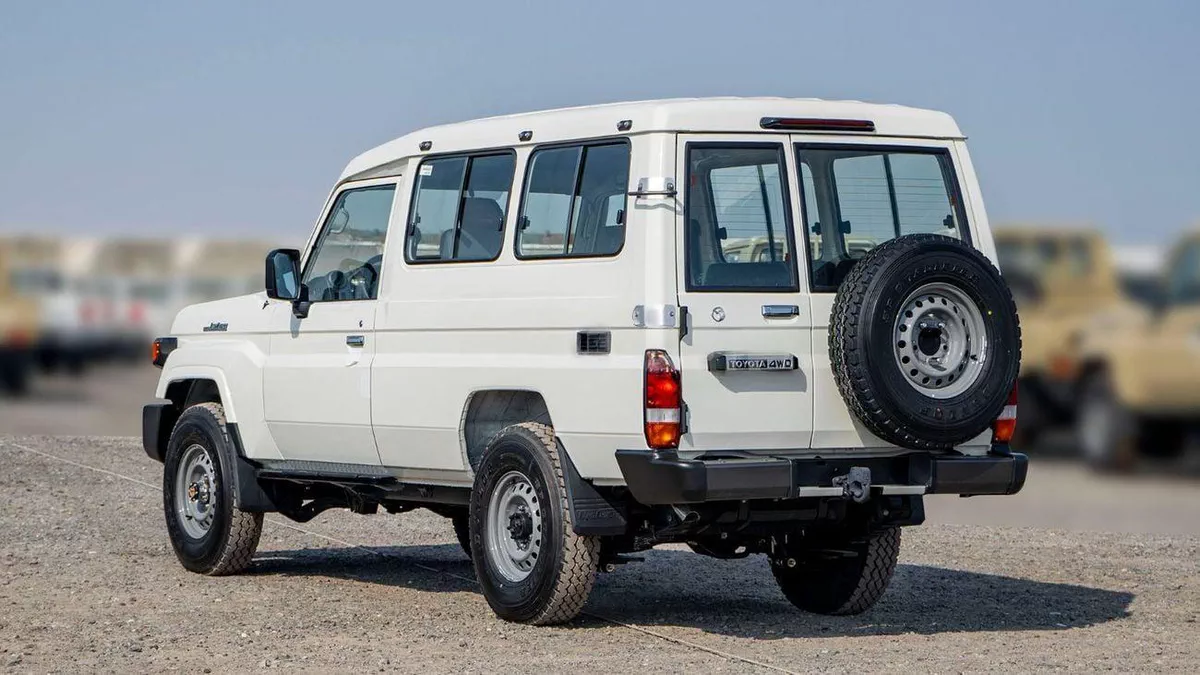 Toyota Land Cruiser 70 LC 78 HARDTOP 4.0L MT LC 78   4.2  M/T  2025-2-0