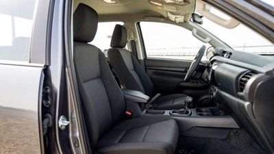 Toyota Hilux Toyota Hilux 2.4L Diesel AT 4x4 Mid Option 2025-9