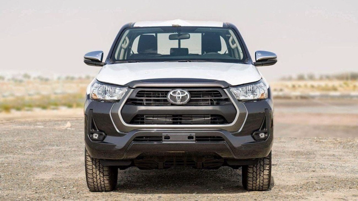 Toyota Hilux Toyota Hilux 2.4L Diesel AT 4x4 Mid Option 2025-5-5