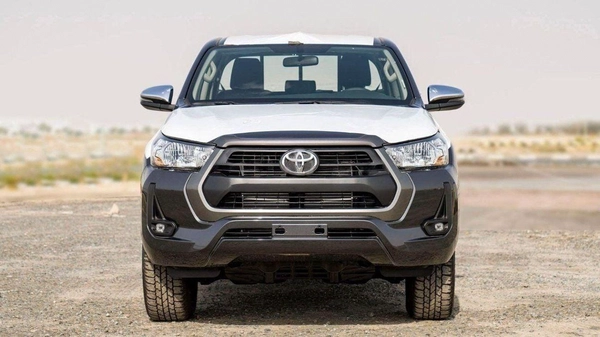 Toyota Hilux Toyota Hilux 2.4L Diesel AT 4x4 Mid Option 2025