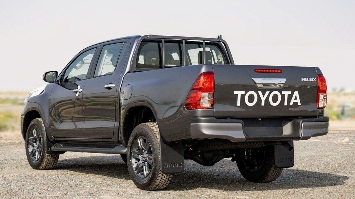 Toyota Hilux Toyota Hilux 2.4L Diesel AT 4x4 Mid Option 2025-14-14