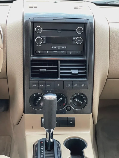 Ford Explorer XLT 2010 - GCC first owner-16