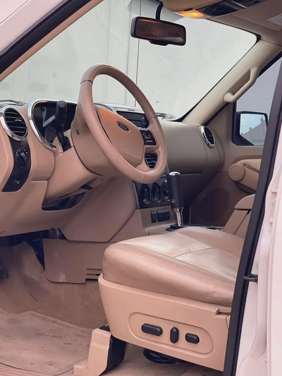Ford Explorer XLT 2010 - GCC first owner-18