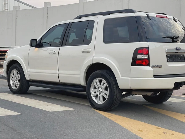 Ford Explorer XLT 2010 - GCC first owner