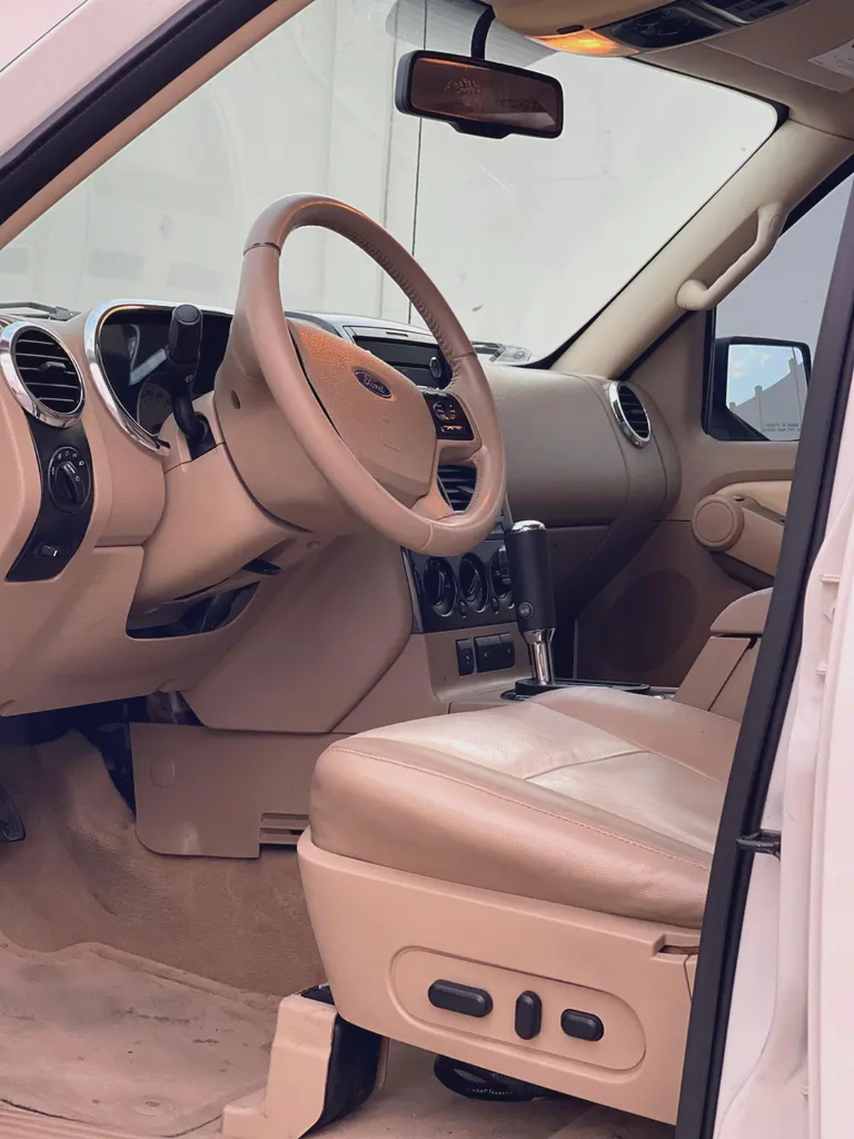 Ford Explorer XLT 2010 - GCC first owner-18-18