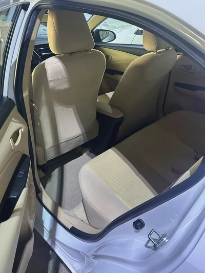 2022 Toyota Yaris SE - GCC Specs - Excellent Condition!-4