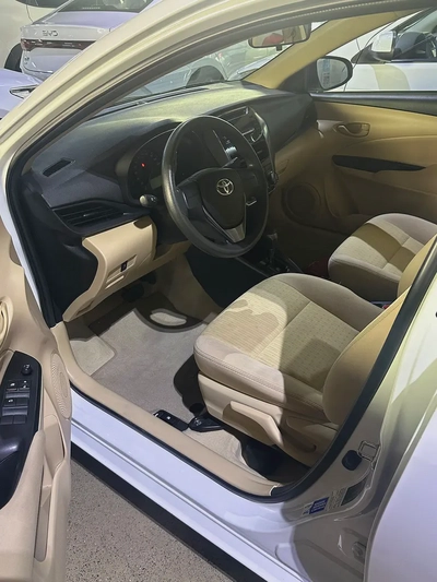 2022 Toyota Yaris SE - GCC Specs - Excellent Condition!-5