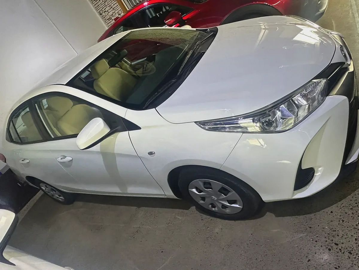 2022 Toyota Yaris SE - GCC Specs - Excellent Condition!-2-2