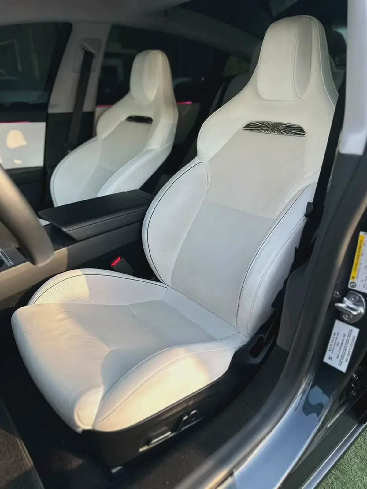 TESLA MODEL 3 PERFORMANCE GCC 2025 Service History (Under Warranty) Original Paint Zero Accidents Fi-7-7