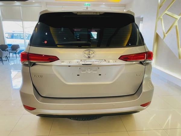  للبيع تويوتا فوتشنر V6 موديل 2018 مواصفات خليجية