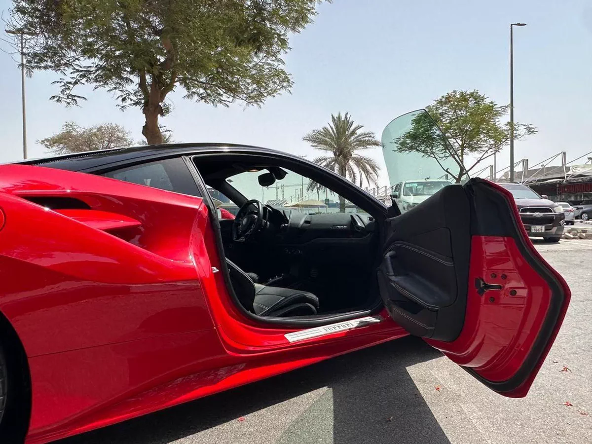 Ferrari 488 GTB HIGH SPEC-5-0
