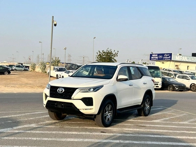 Toyota Fortuner 2022 Toyota Fortuner EXR 2.7 V4  - AWD 4x4 - GCC - Rear Sensor-2