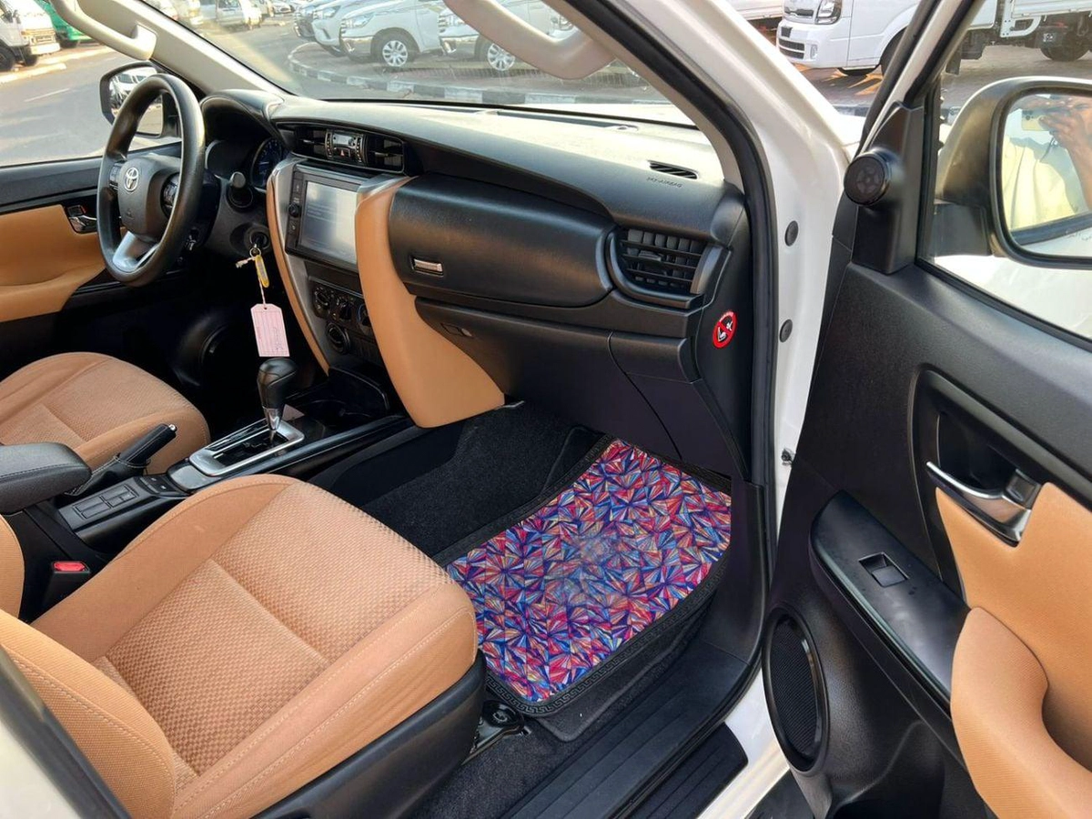 Toyota Fortuner 2022 Toyota Fortuner EXR 2.7 V4  - AWD 4x4 - GCC - Rear Sensor-12-0