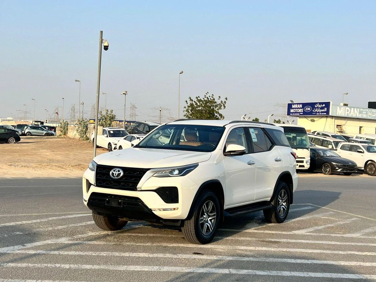 Toyota Fortuner 2022 Toyota Fortuner EXR 2.7 V4  - AWD 4x4 - GCC - Rear Sensor-2-0