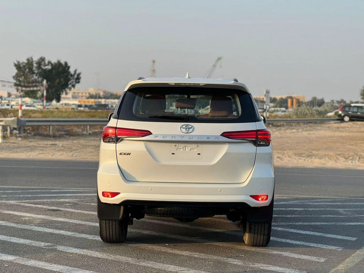 Toyota Fortuner 2022 Toyota Fortuner EXR 2.7 V4  - AWD 4x4 - GCC - Rear Sensor-5-0