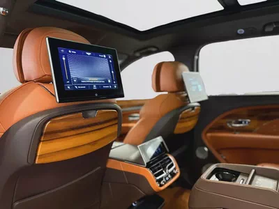 AED 11,660 P.M | 0% DOWN PAYMENT | BENTLEY BENTAYGA AZURE FIRST EDITION | 4.0L V8 | FULL AGENCY SERV-17