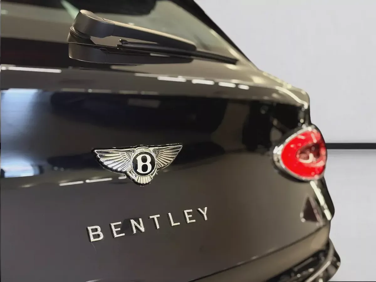AED 11,660 P.M | 0% DOWN PAYMENT | BENTLEY BENTAYGA AZURE FIRST EDITION | 4.0L V8 | FULL AGENCY SERV-8-8