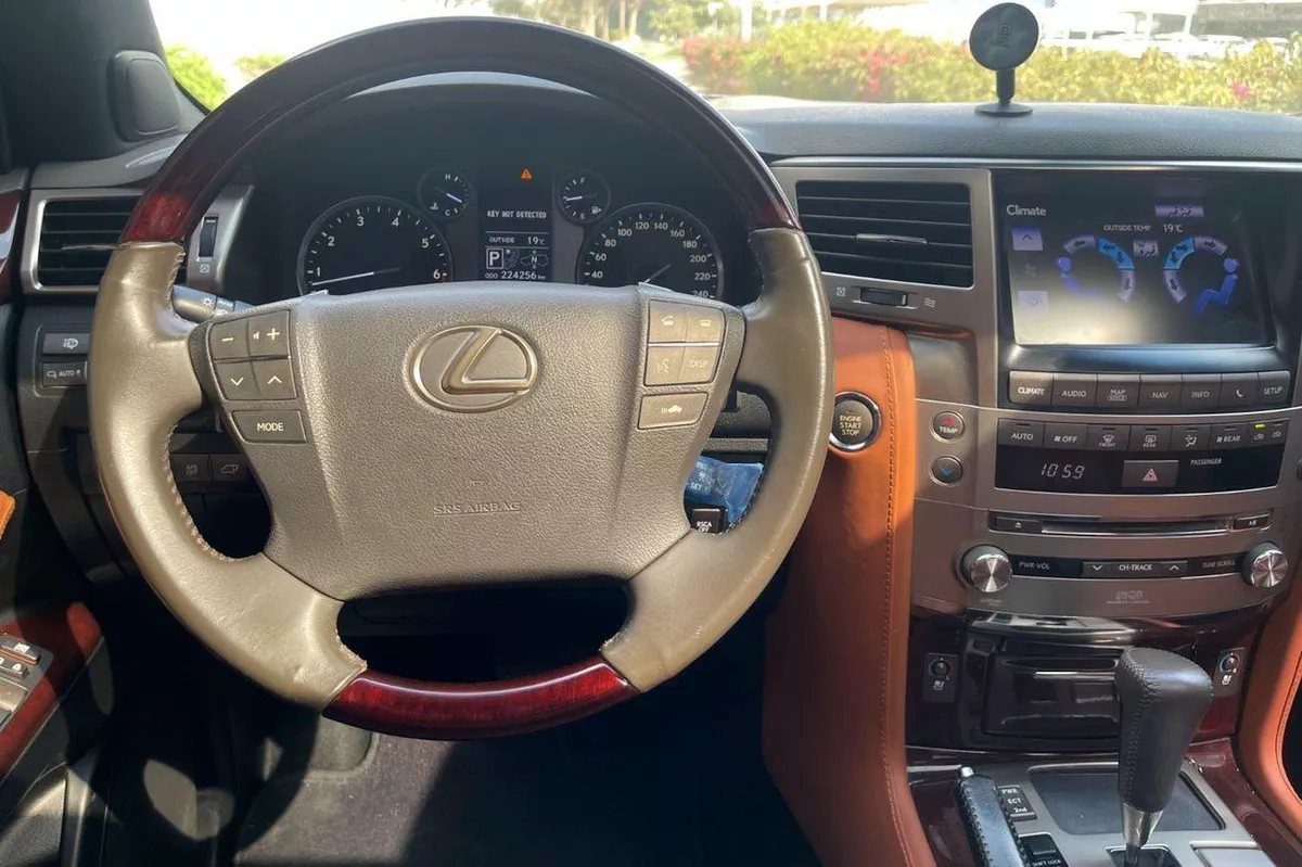 Lexus LX570 PLATINUM Prestige 5.7L-9-0
