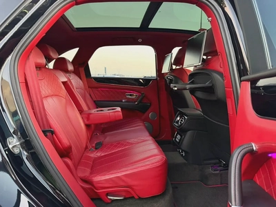 (2018) BENTLEY BENTYAGA //W12// GCC FULL OPTION -ORIGINAL PAINT--13
