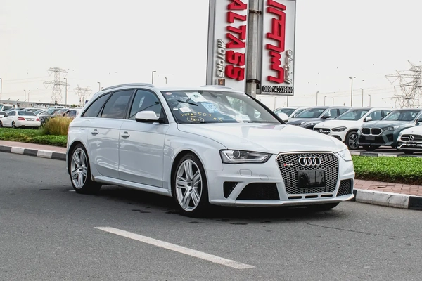 2014 - AUDI RS4 - SUPER CLEAN - LIKE NEW - ONLY 56,000 KM