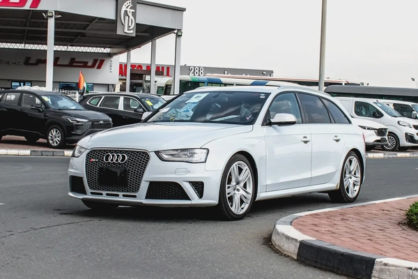 2014 - AUDI RS4 - SUPER CLEAN - LIKE NEW - ONLY 56,000 KM