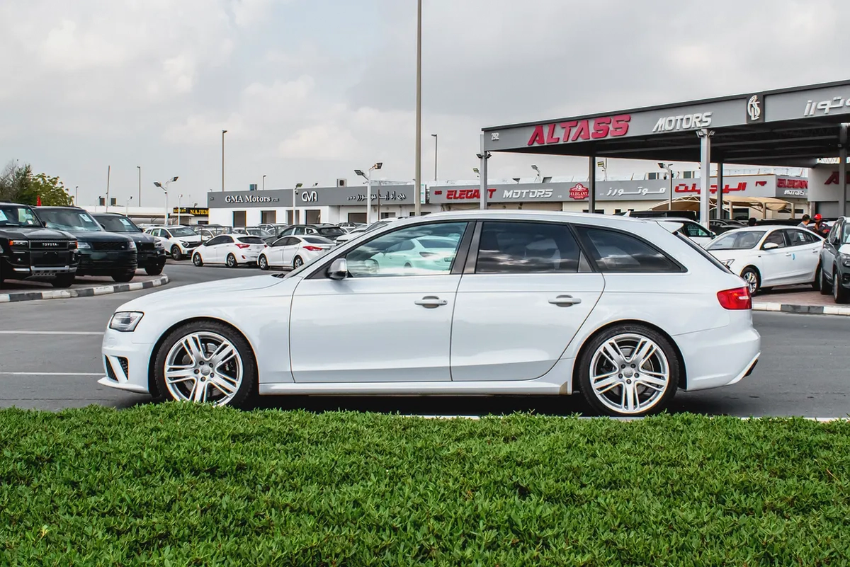 2014 - AUDI RS4 - SUPER CLEAN - LIKE NEW - ONLY 56,000 KM-3-3