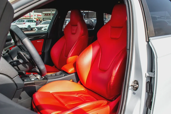 2014 - AUDI RS4 - SUPER CLEAN - LIKE NEW - ONLY 56,000 KM