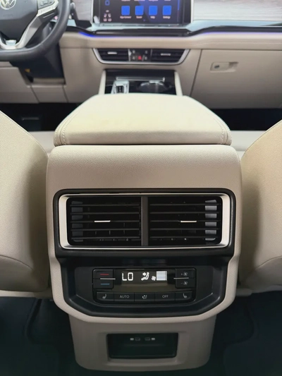 فولكسفاغن تيرامونت ار لاين اسود / بيج خليجي 2025 Volkswagen Teramont R-Line | GCC Specs | Brand New-12